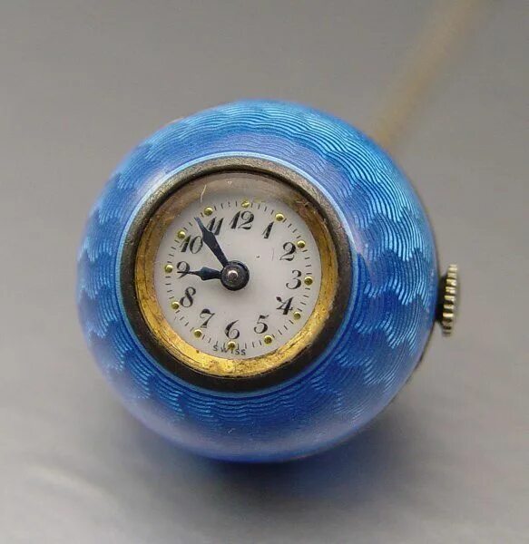 Часы шарова. Часы шар. Часы с Гильоше. Старинные часы синие. Часы с шариками.