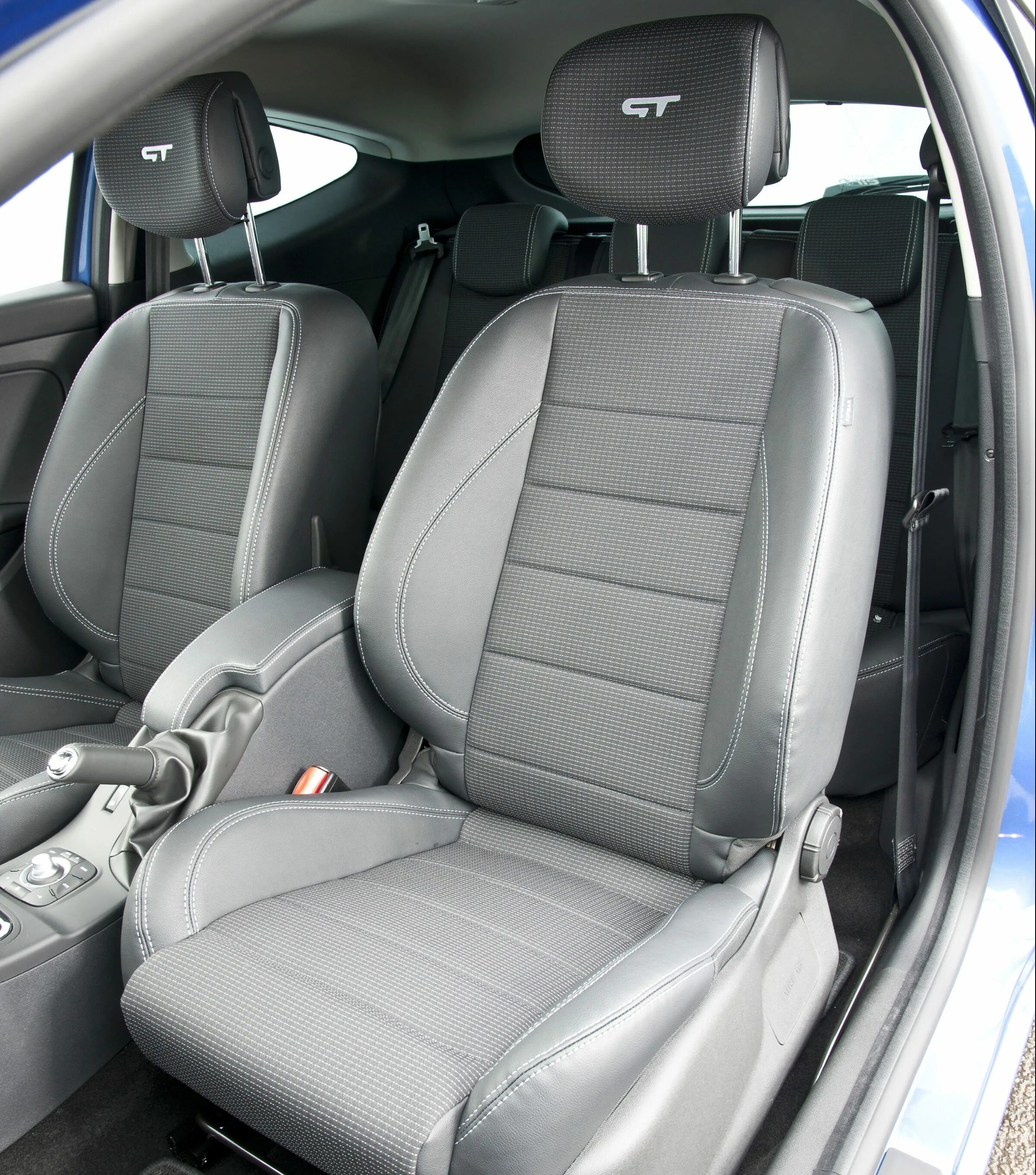 Сиденья рено меган 2. Сиденья renault megane 3 купе. Сидение меган 3. Сидения megane 3. Сиденья renault megane rs.