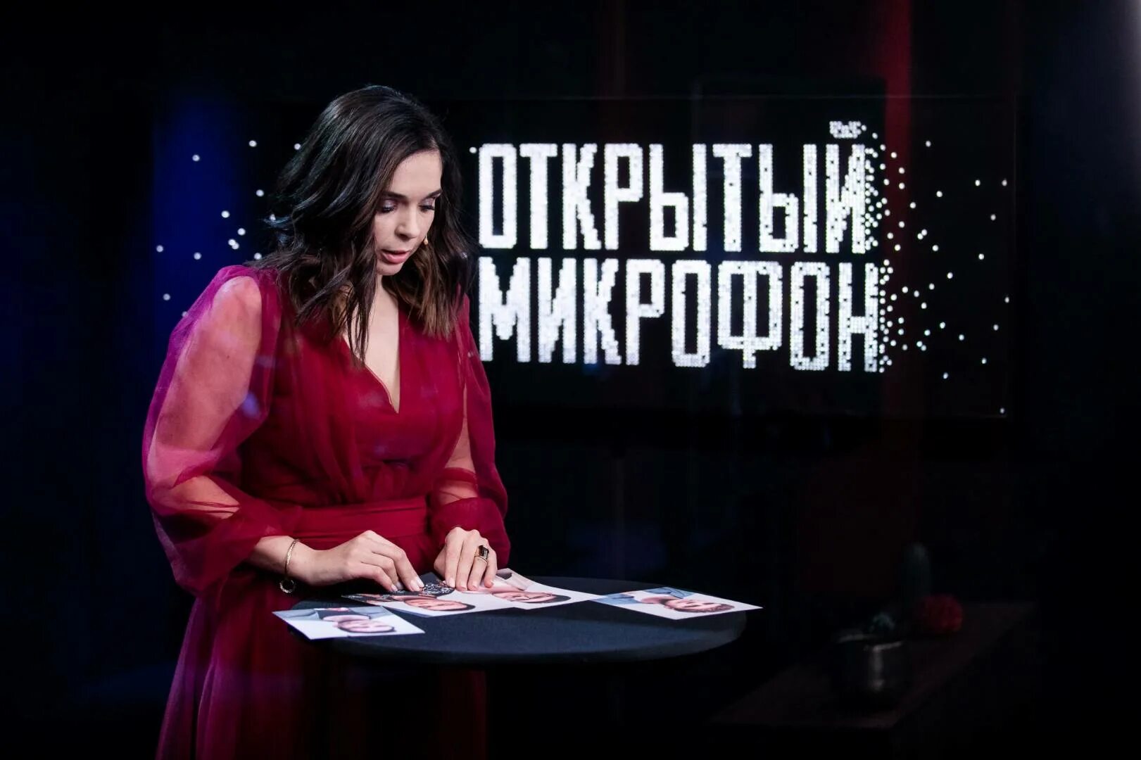 Юля ахмедова стендап. Открытый микрофон стендап тнт. Открытый микрофон стендап тнт. Ахмедов стендап. Ахмедов стендап.