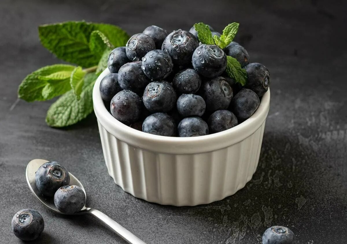 Черника голубика вкус. Черника голубика вкус. Черника и голубика отличия. Черника голубика вкус. Голубика садовая chandler.