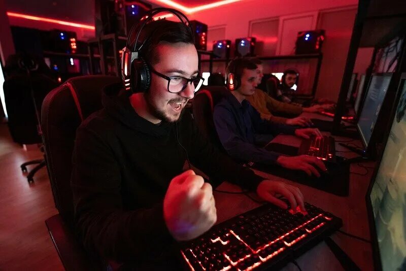 Колизеум адлер. Ленина 10/1 адлер. Ультимейт сочи. Интернет кафе сочи. Колизеум киберспорт арена.