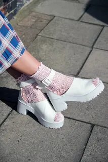Босоножки с носками