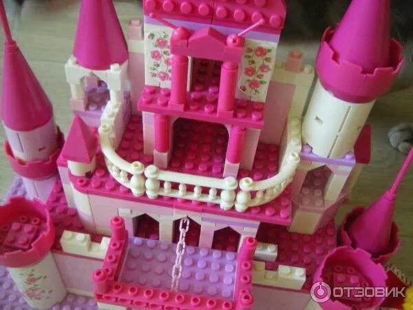 Маленькая принцесса замок. Замок принцессы. Экскурсия по замку для маленькой принцессы. Подводный розовый замок для принцессы конструктор. Конструктор Charm розовый замок.