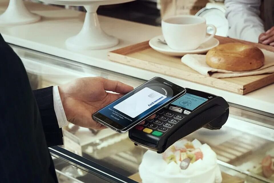 Система быстрых платежей самсунг. Samsung pay. Оплата самсунг pay. Наклейки банков на телефон для оплаты. Часы платежный девайс.