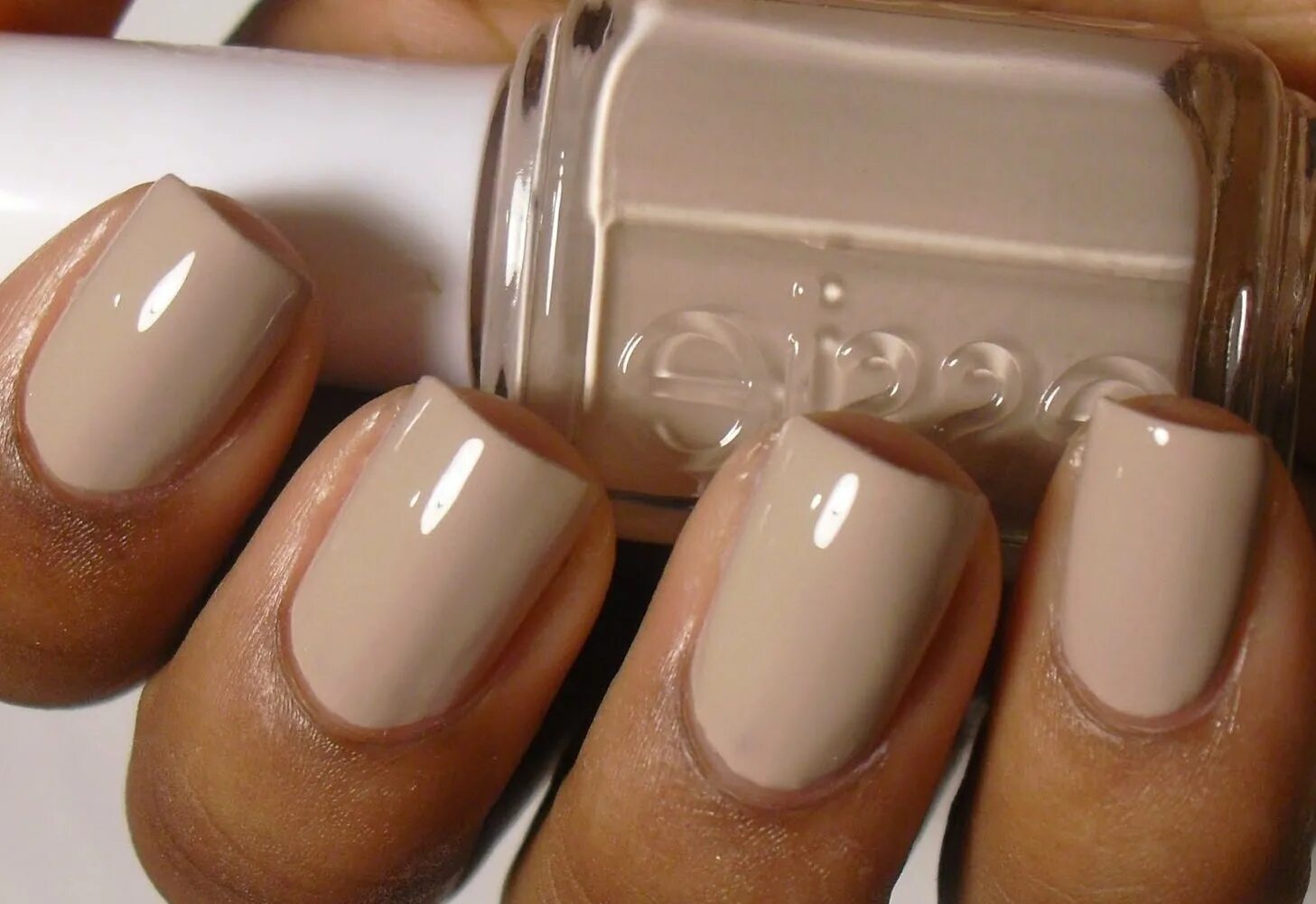 Платье телесного цвета. Бледно персиковый. Нюдовые цвета. Opi / лак для ногтей opi бежевый. Бежевый лак.