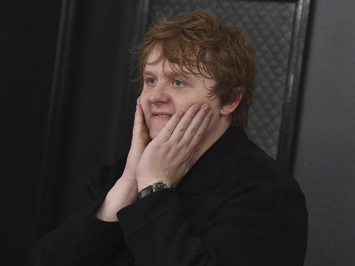 Lewis capaldi loved. Lewis capaldi. льюис капальди 2025. lewis capaldi 2025. капальди льюис в молодости.