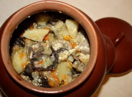 Мясо курицы в горшочках с грибами