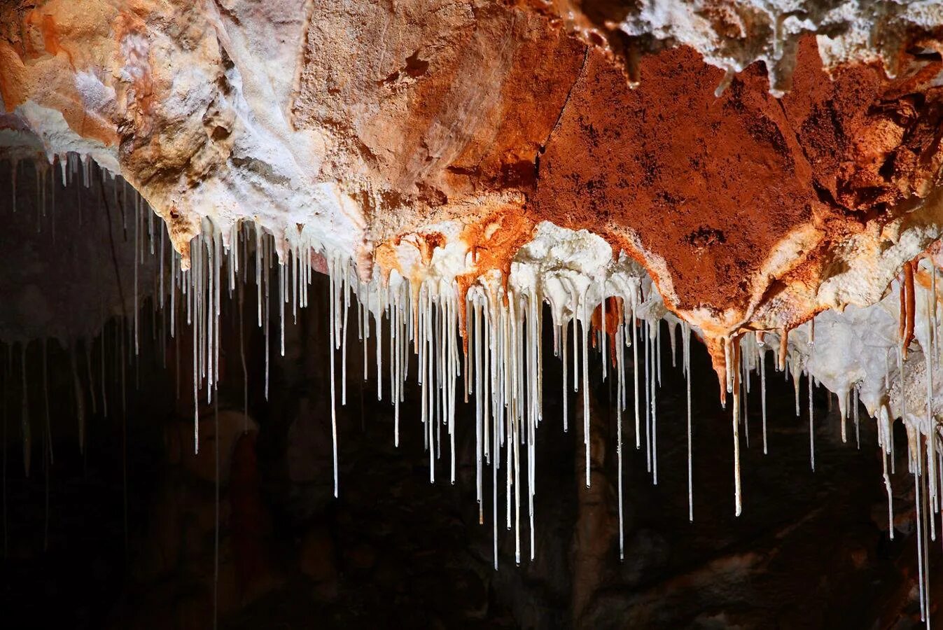 пещера нывджын лагат. актун-туничиль-мукналь белиз. сталагмит снежная королева кизил-кобы. чеддерское ущелье великобритания. пещера харрисонс-кейв.
