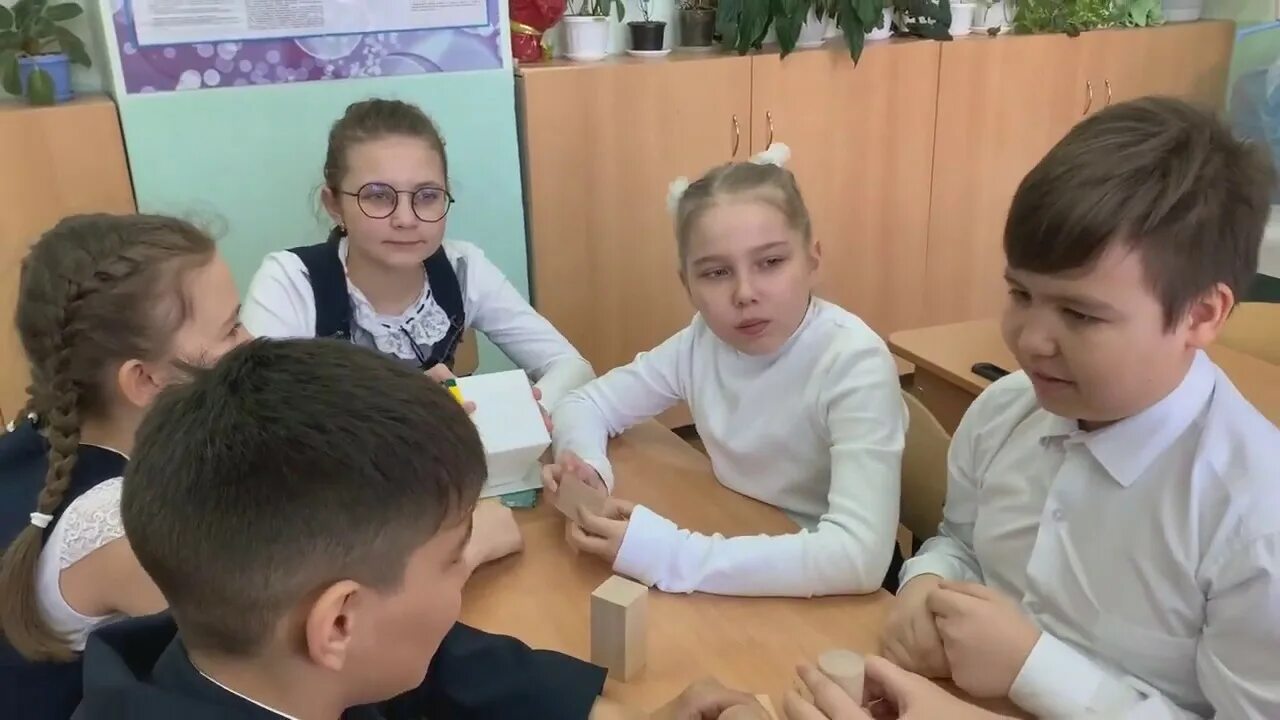 Самый лучший класс видео. Школа 149 4б класс. 10 школа чебоксары. директор школы 55 чебоксары. самый высокий в классе.
