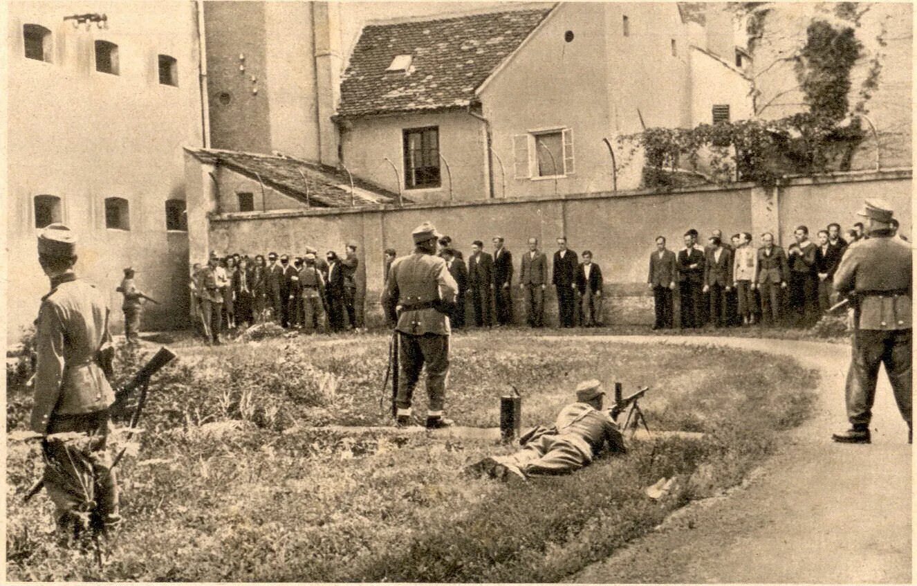 Бей фашистскую гадину плакат. Минский котел 1944. Сколько деревень уничтожено фашистами. Фашистская гадина. Зверства фашистов дети села 1941.