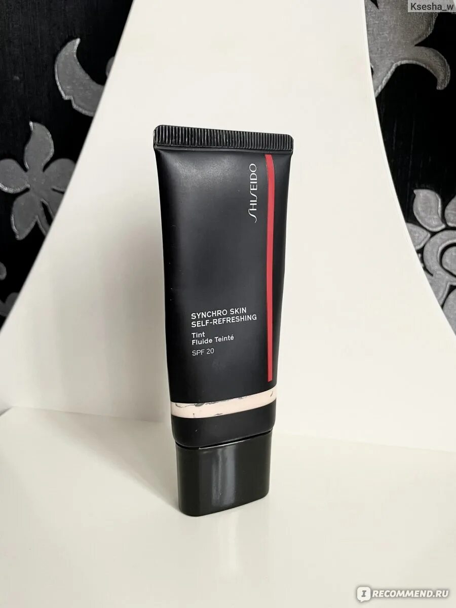 Shiseido tint. Shiseido Synchro Skin self-refreshing Tint SPF 20. Shiseido Synchro Skin self-refreshing Tint SPF 20 свотчи. Shiseido Synchro Skin self-refreshing Tint оттенки. Shiseido тональная вуаль Synchro Skin self-refreshing свотчи.