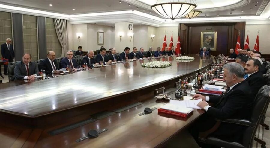 Жители турции. Турецкие власти. Турецкий флаг в стамбуле. Политическая система турции. Мид турции и оаэ обсудили.