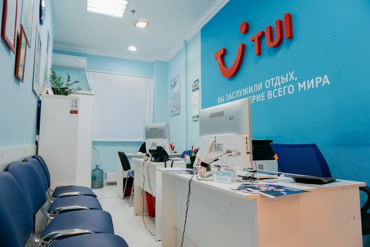 Туя в офисе. Tui офисы. Туя в офисе. Туи туризм. Tui турагентство.