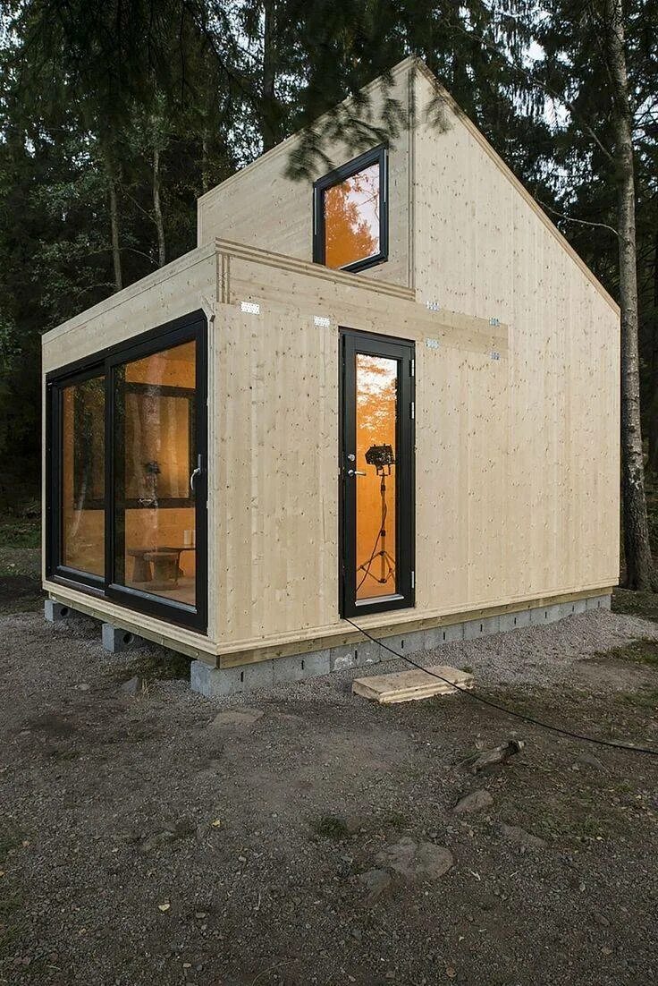 Недорогие дома семей. Тини Хаус 6 на 6. Тини Хаус 6 на 3. Каркасник tiny House. Дачные домики tiny House.