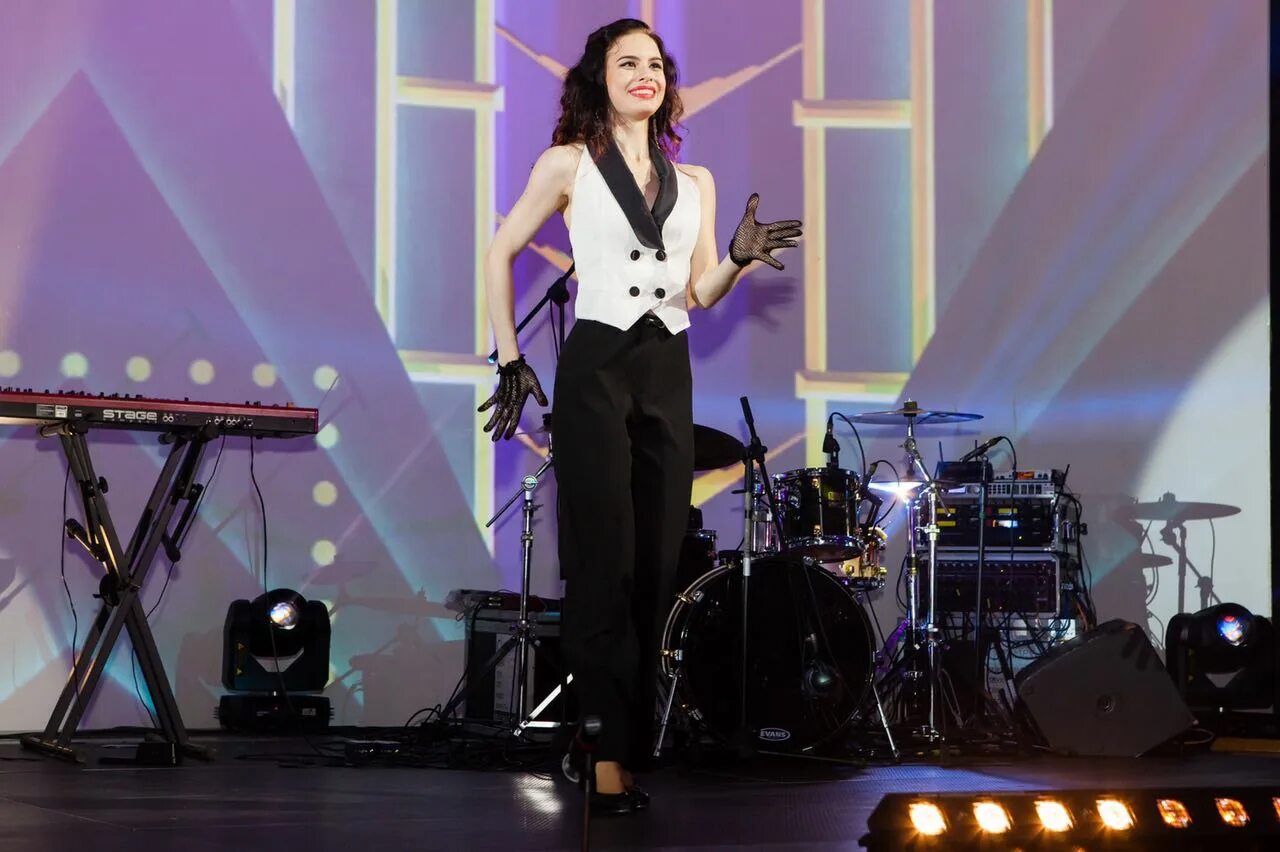 Танцевальная группа kappa пермь. Яна космачева танцы. Magic dance - remnants. Step show. Step show.