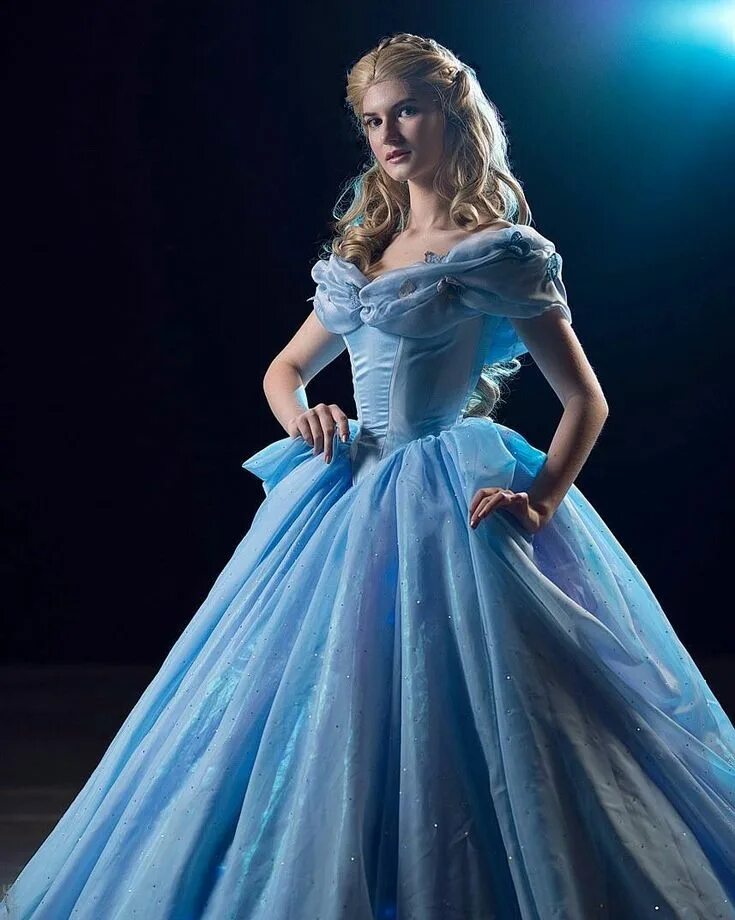Платье золушки disney. Платье на бал. Бальное платье золушки. Платье ball gown. Платье в стиле золушки.