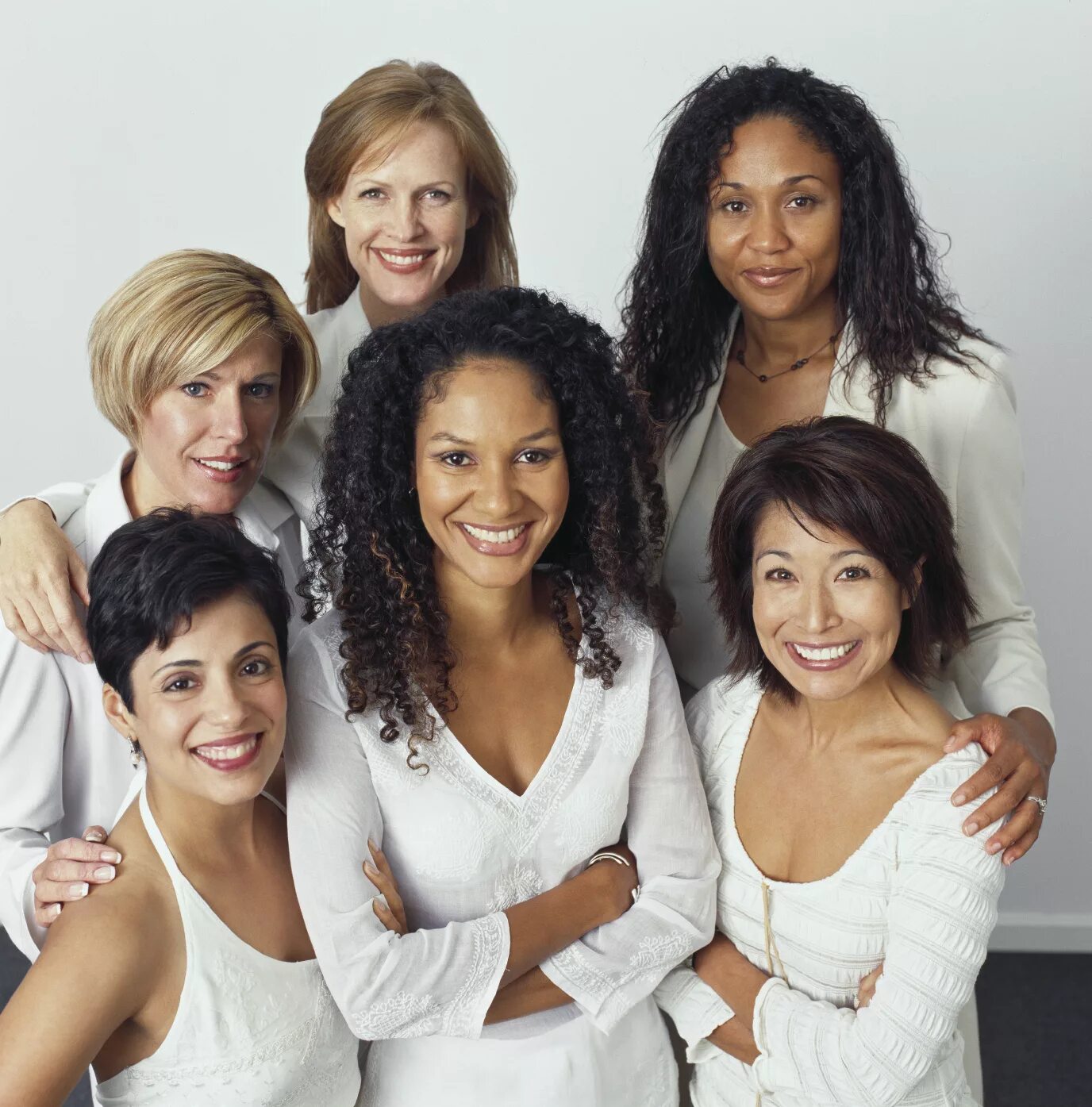 женщины разных возрастов. разные женщины вместе. хочу разных женщин. красивые женщины разных рас. другая женщина диас кэмерон диаз.