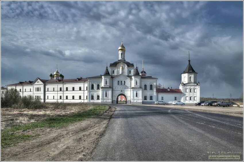 Варницкий монастырь Ярославская область. Троицко Сергиевский Варницкий монастырь. Надвратная Церковь Варницкого монастыря.