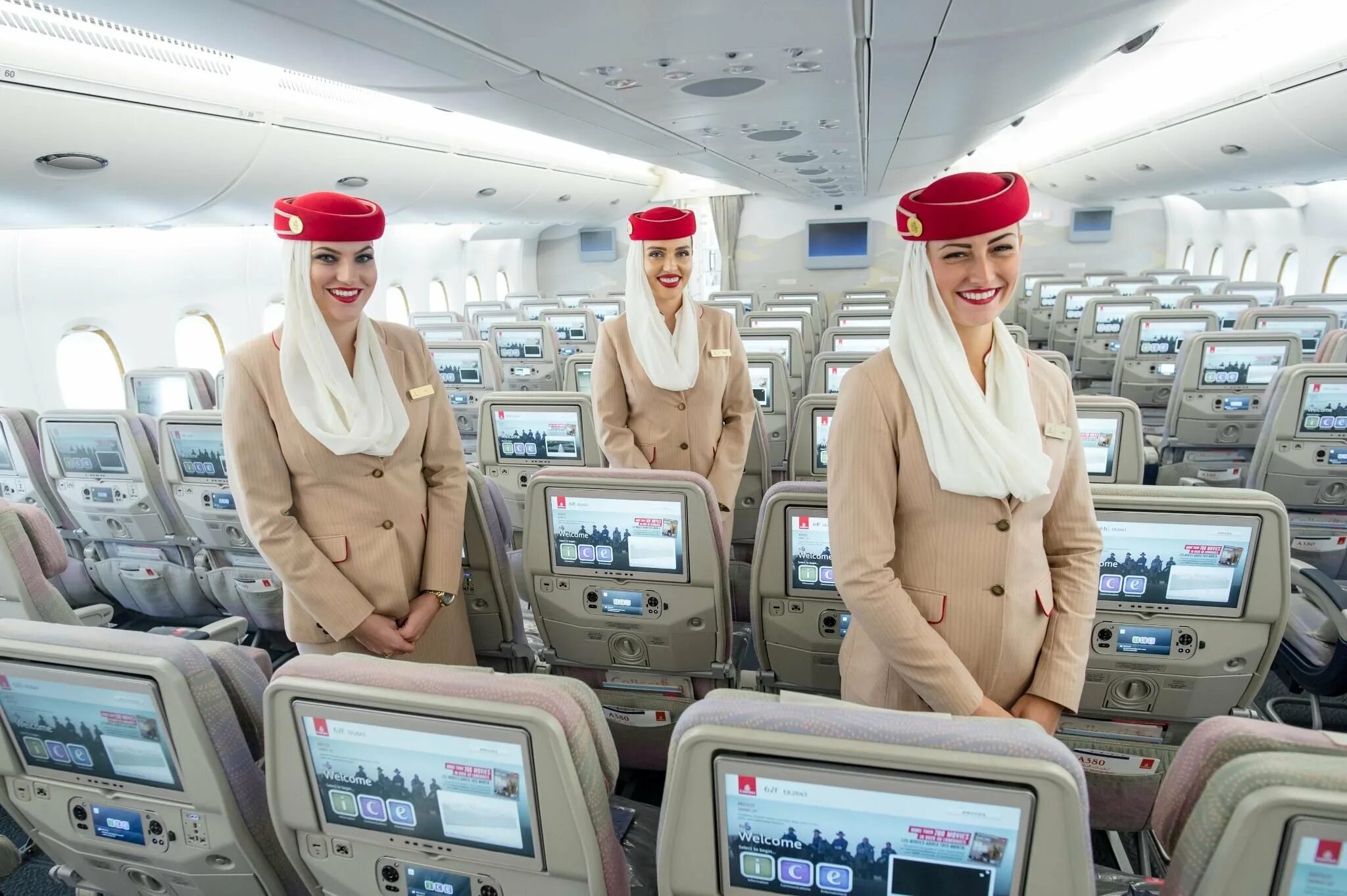 Авиакомпания Дубай Эмирейтс. Дубайская авиакомпания Emirates. Эмирейтс авиакомпания самолеты. Самолет Дубай Эмирейтс. Авиарейсы в дубай