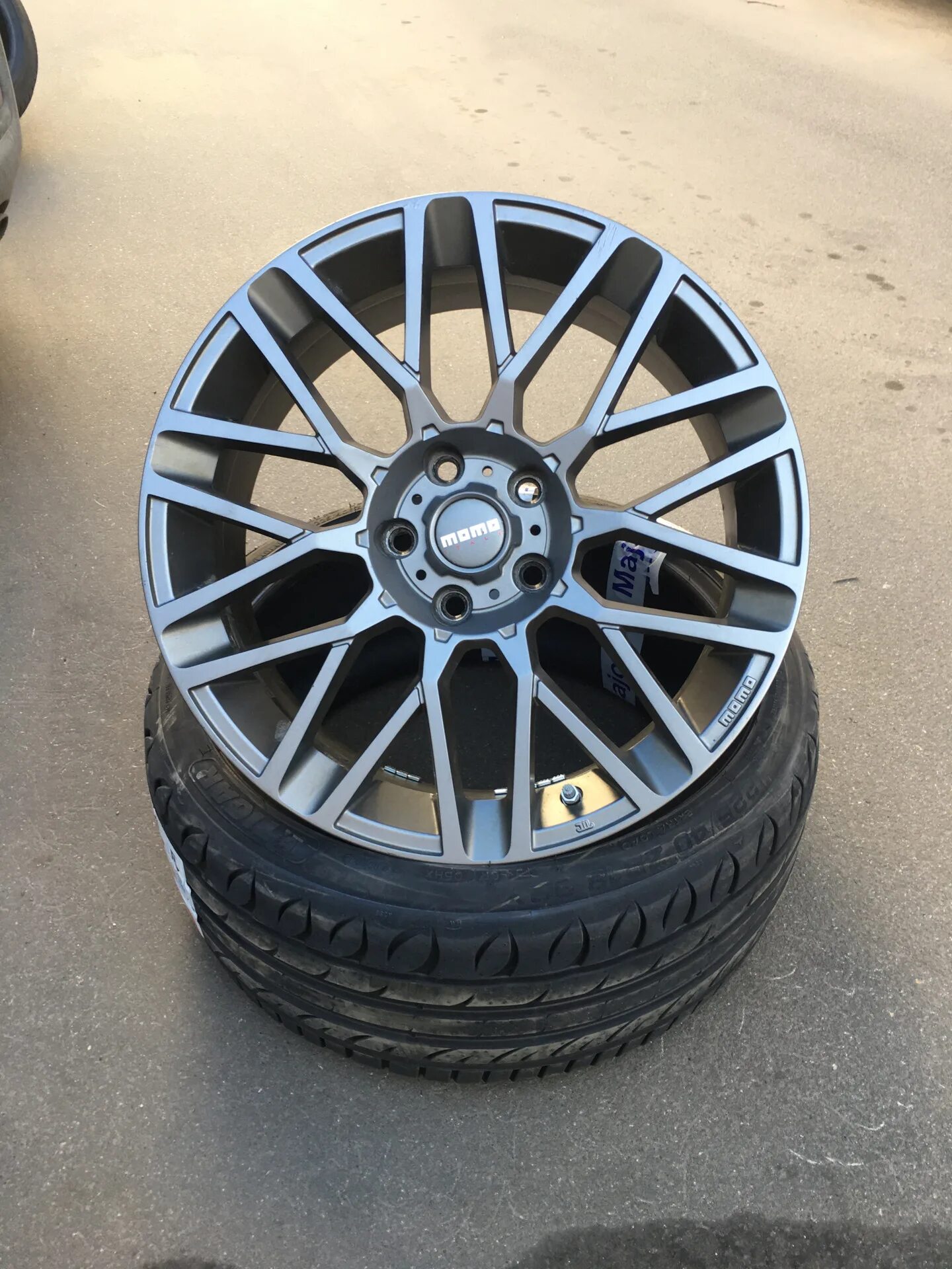 Диски momo revenge 18. Момо ревендж r18. Momo revenge skoda octavia a7. Momo 5 112 r 18. Momo revenge r18.