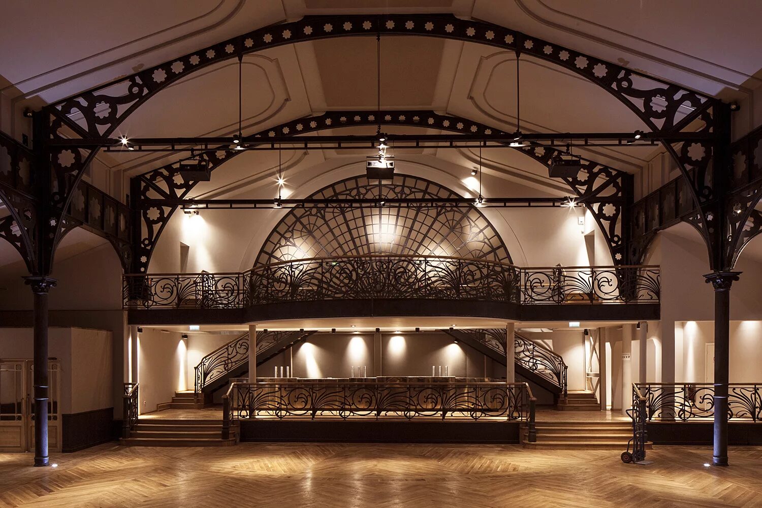 Элизе монмартр кабаре. Театр элизе де монмартр фото. Элизе монмартр в париже. Элизе монмартр в париже. Элизе монмартр в париже.