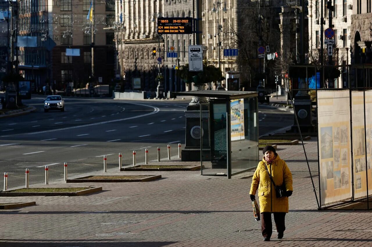 Население киева 2023 численность. Трасса Киев Васильков. Люди в городе Россия. Обстановка в Киеве. Жить в городе.