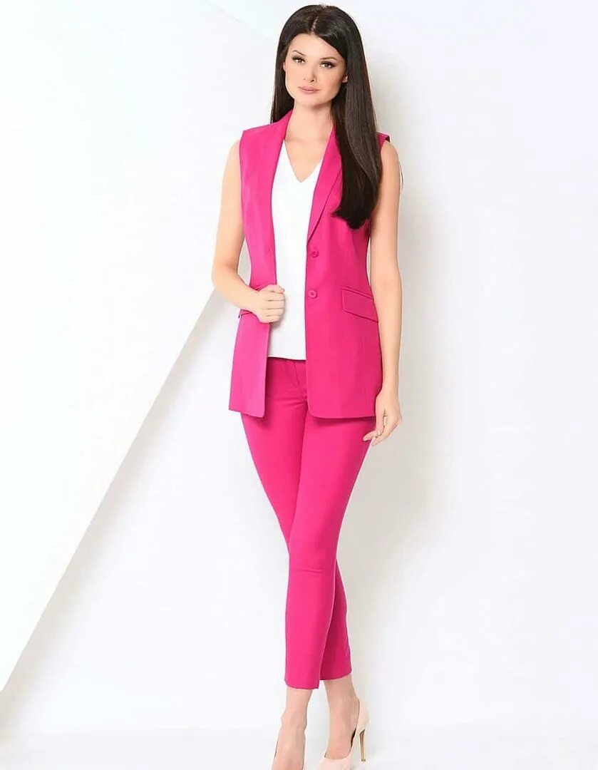 Брючный костюм с жилетом. Брючный костюм женский с жилетом. Брючный костюм с жилетом. Костюм с жилеткой женский. Брючный костюм с жилетом.