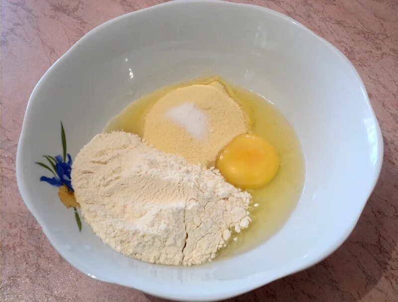 Клецки яичные. Мука манка яйца. Жидкие клецки для супа. Клёцки для супа из муки и яиц. Клецки из муки и воды рецепт