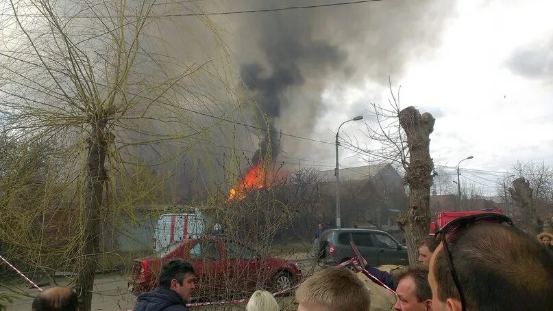 Хлопки в орле сегодня. Взрыв пиротехники в Орле. Взрыв склада пиротехники в Орле. Взорвался магазин пиротехники. Взорвался магазин фейерверков.