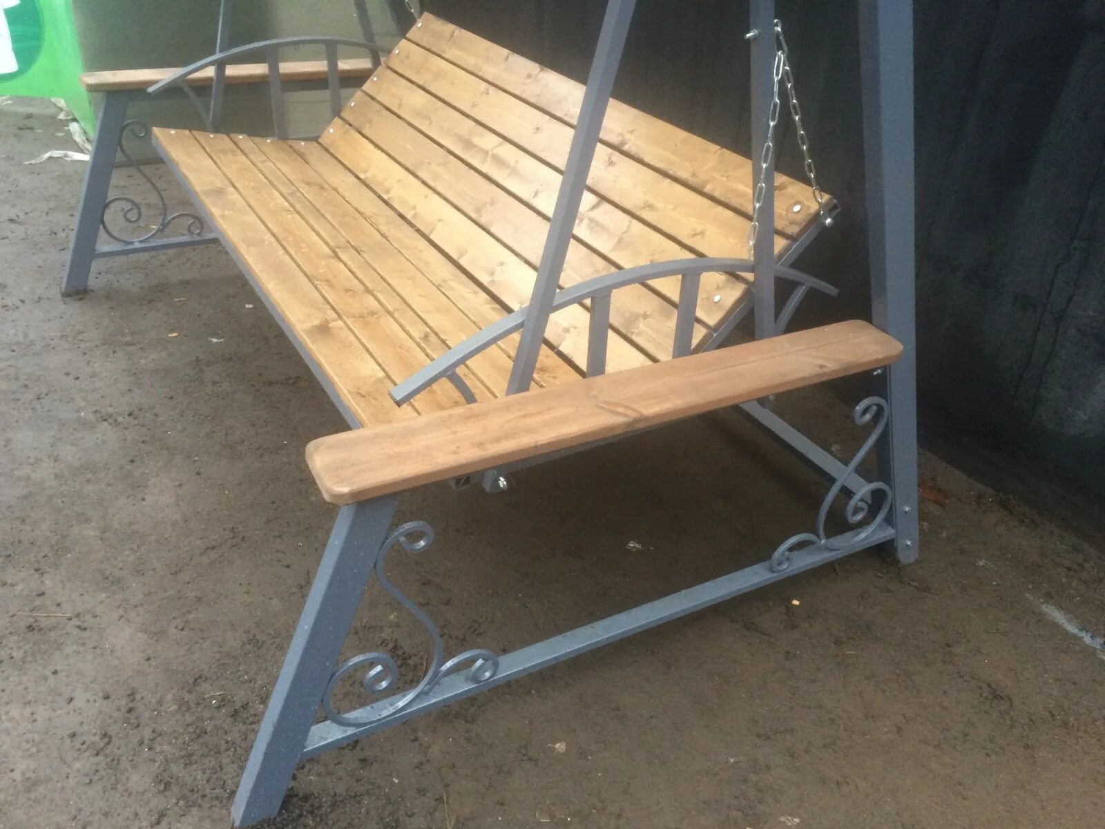 садовая качеля из металла. садовые качели своими руками из профильной трубы. качели из металла. качели из профилного трубы. качели из профильной тру.