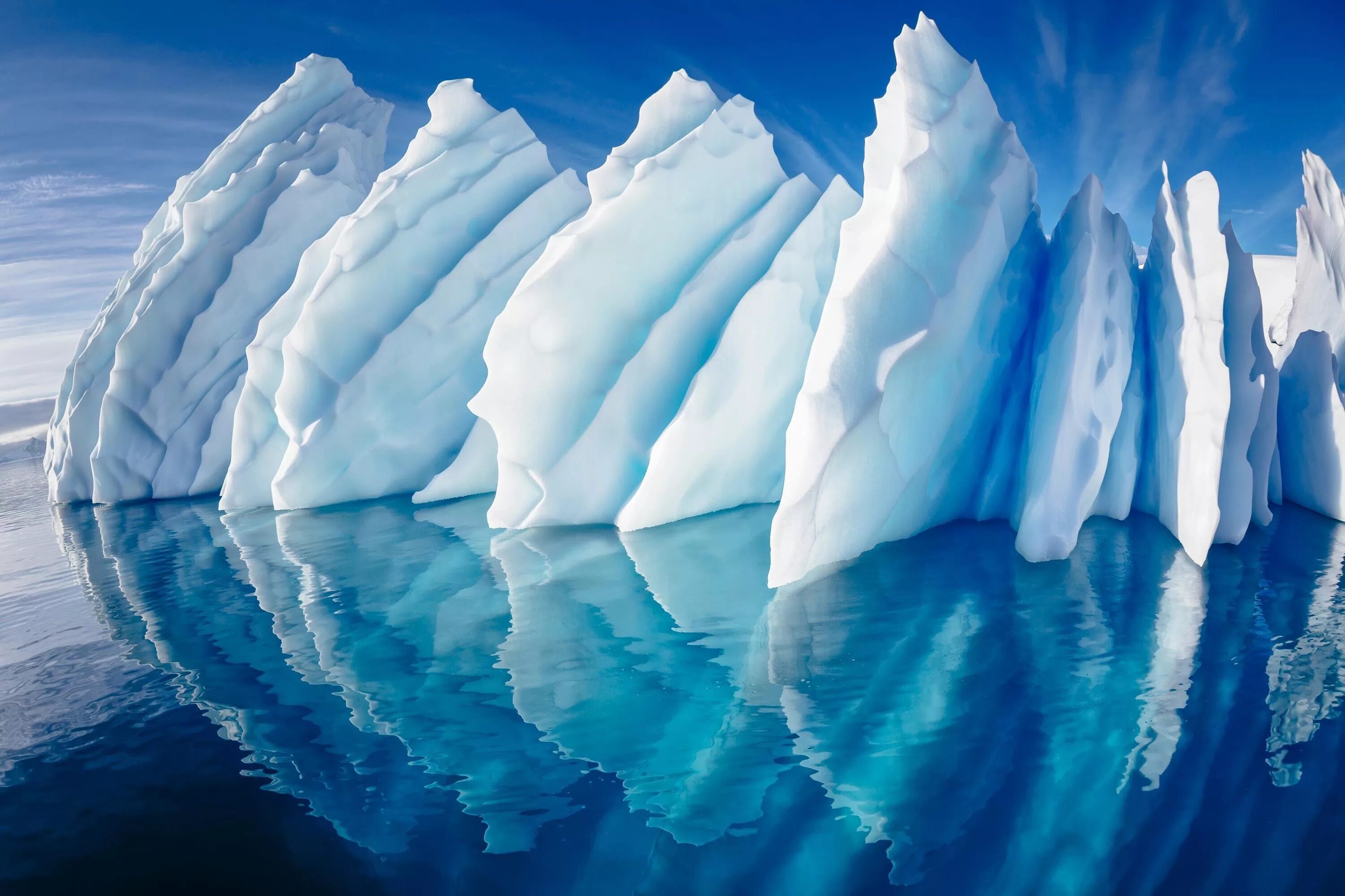 Растает весь океан. Арктика ледники Айсберг. Лед Айсберг Арктика Антарктида. Айсберги в Арктике. Гавань Парадайз в Антарктиде.