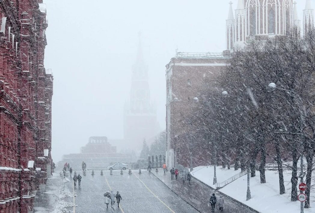 Штормовая погода в москве. Снег в Москве. Снегопад в Москве. Метель в Москве. Мокрый снег в Москве.