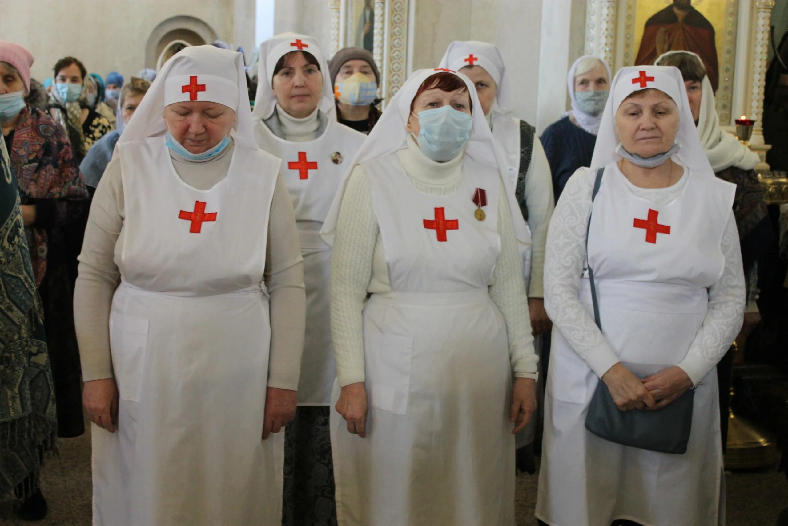 Апостольник белый сестры милосердия. Собрание сестер милосердия. Сестра милосердия одежда. Белые голубки сестры милосердия.