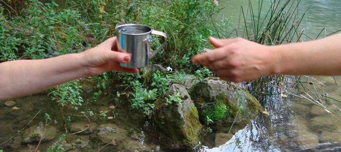 При исследовании родниковой воды. Родниковая вода анализ. Вода из родника Пушкино. Генератор из родника. Родниковая вода из Таджикистана.