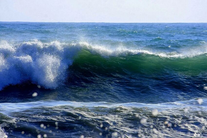 Шум воды моря. Морской Прибой Анапа. Ситжес волны морской Прибой. Морской Бриз Азовское море. Море шумит.