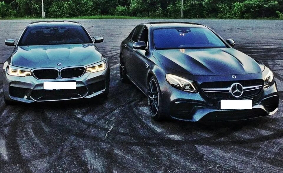 Фото мерса и бмв. Bmw против mercedes. Бмв vs мерседес. Мерседес m5 f90. Bmw и mercedes братья.