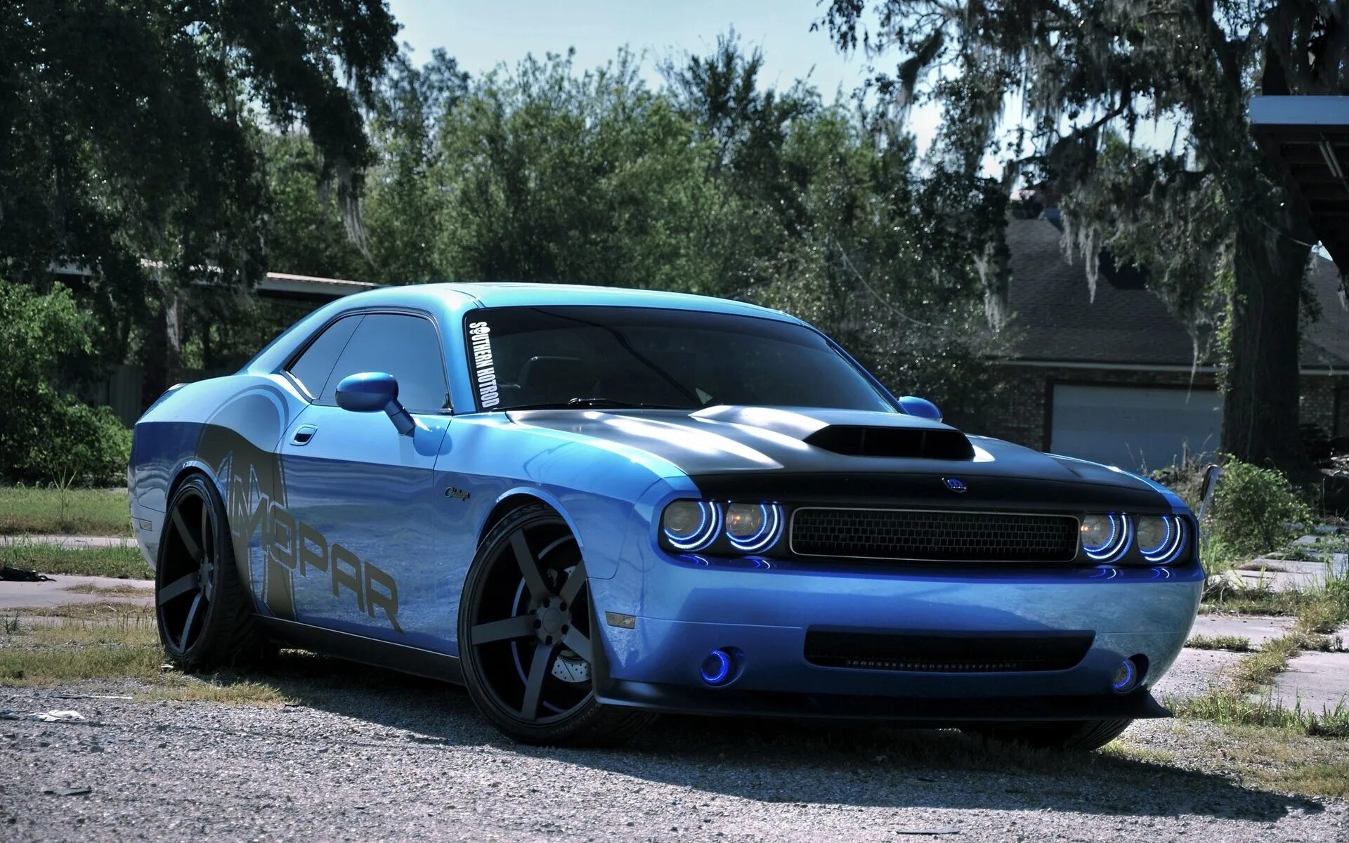 Dodge tuning. Тюнинговые Додж Челленджер. Додж Челленджер тюнингованный. Dodge Challenger мопар. Додж Челленджер 76.