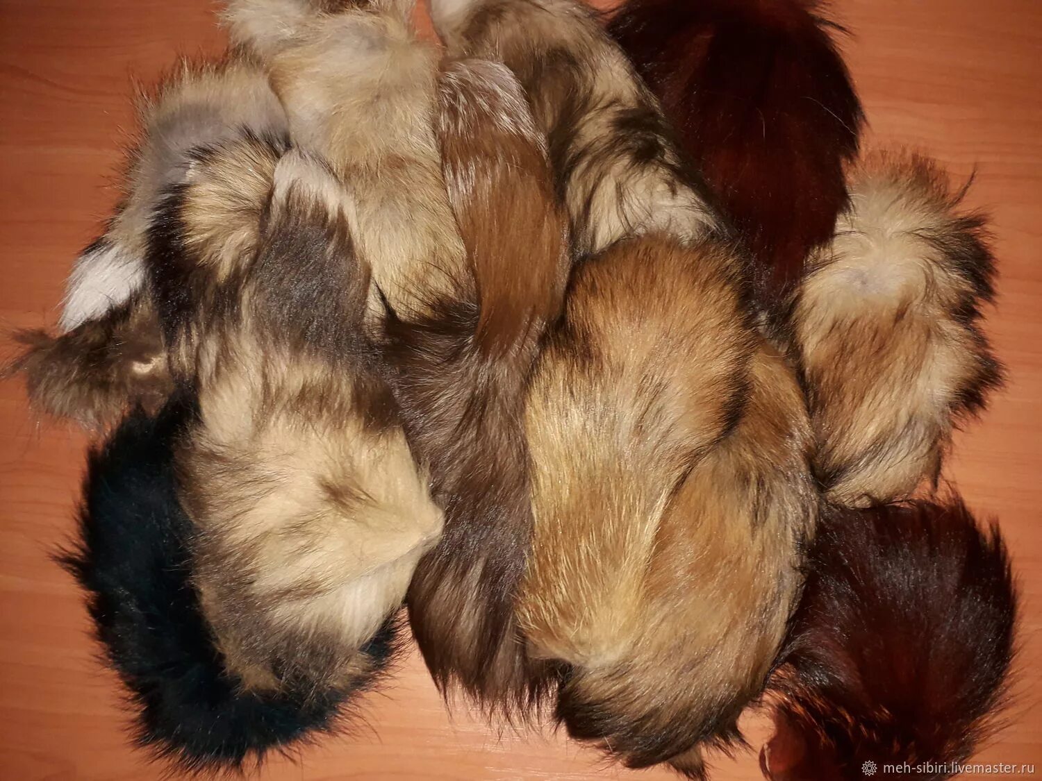 Продам шубу. Енот выделка шкур. Гигантский меховой мешок. Мех песец и куница. Продать мех.