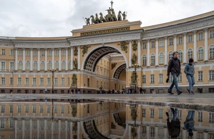 Как можно попасть в петербурге. Главный штаб эрмитажа снаружи. арка главного штаба в санкт-петербурге. русский музей в санкт-петербурге в здании генштаба. главный штаб вмф в санкт-петербурге.