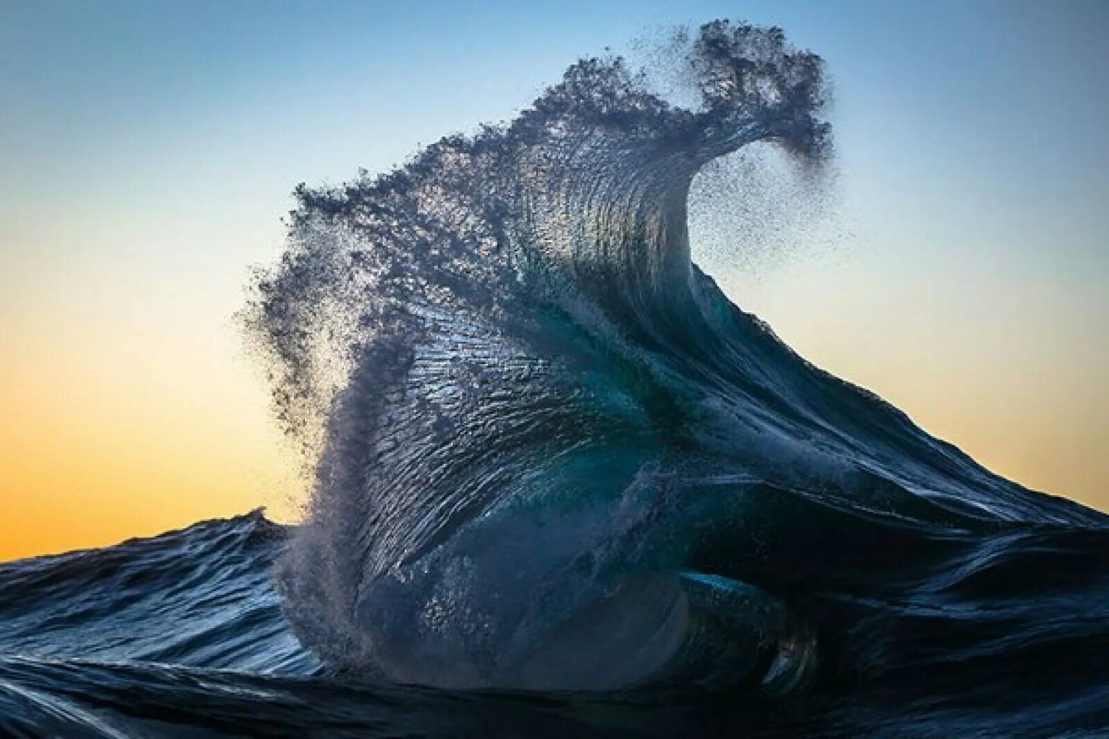 Океанская волна Мэтт Берджес. Гигантские морские волны. Удивительный океан.