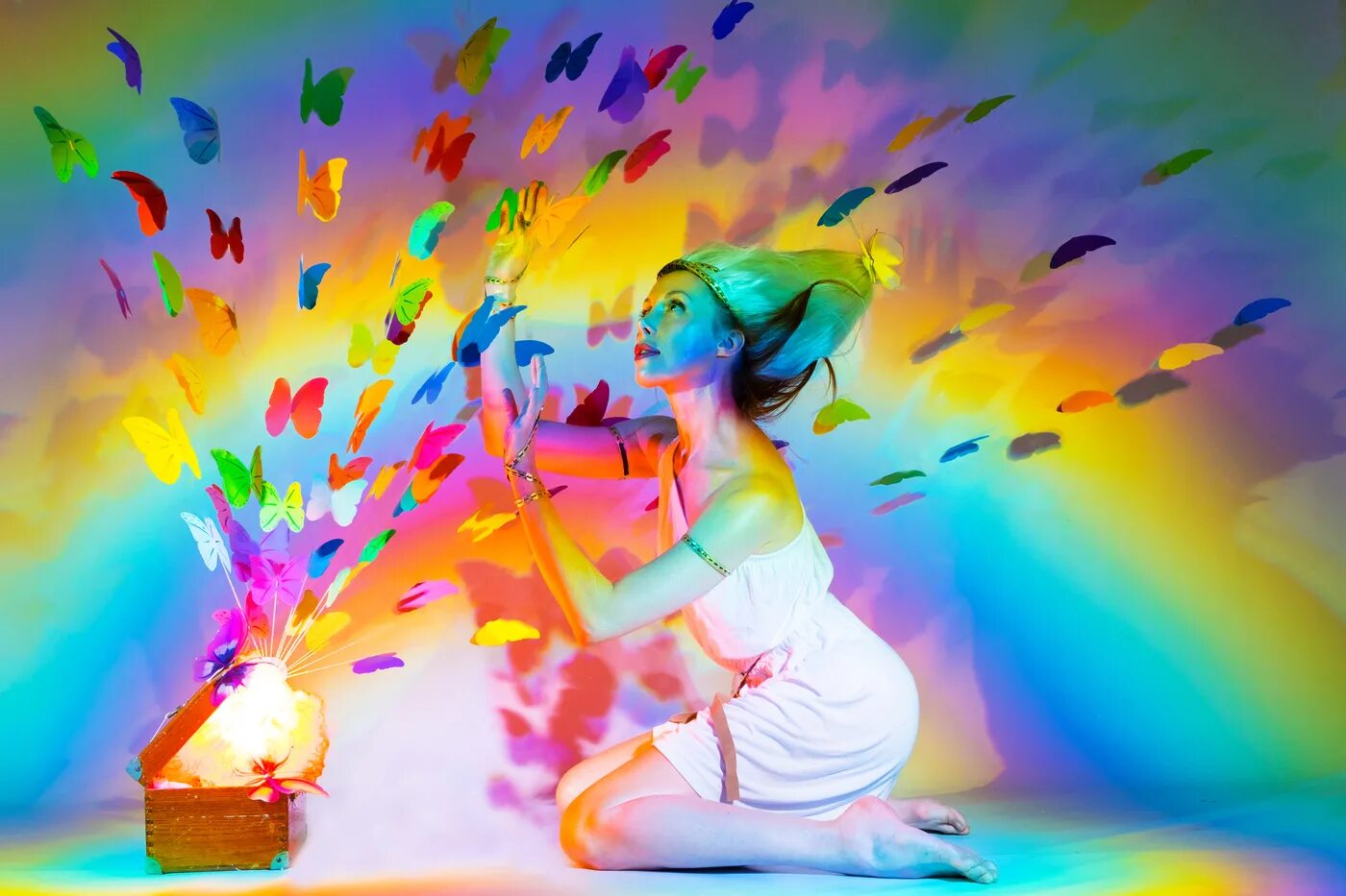 Давай разукрасим. Девушка Радуга. Яркие краски. Раскрасить жизнь яркими красками. Радужное настроение.