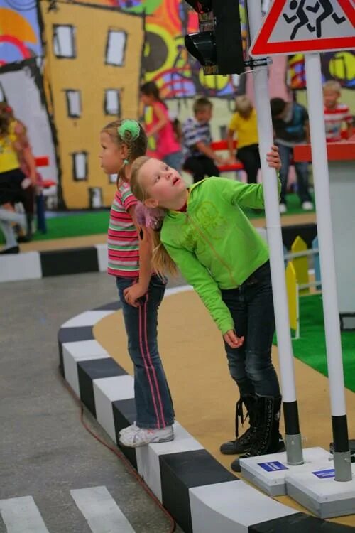 Дорожная карусель. Дорожная карусель. Дорожная азбука (телеканал карусель) выпуск 100. Дорожная азбука карусель светофор. Дорожная азбука карусель.