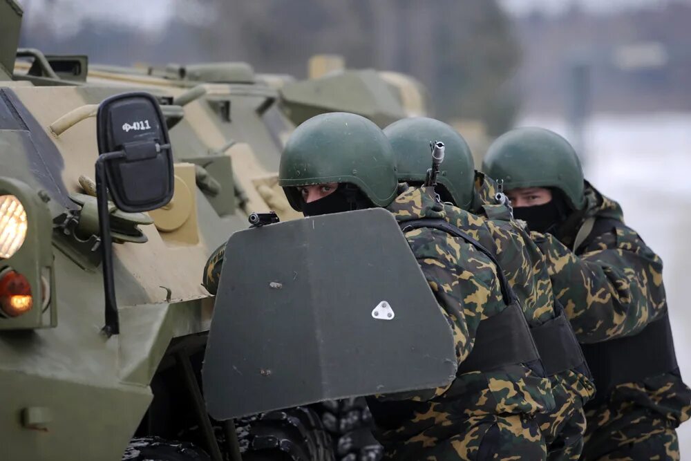 В москве есть военное положение. Щит штурмовой БЗТ-75с. Щит БЗТ-75. Бронещиток защитный БЗТ-75с. Щит противопульный БЗТ-75.