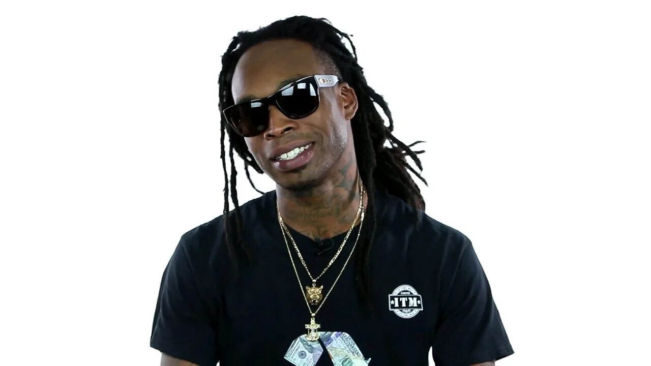 Lil jon down. Lil Jon Lil Wayne. Лил Джон без очков. В стиле лил Джон. Рэпер с кудряшками Lil Jon.