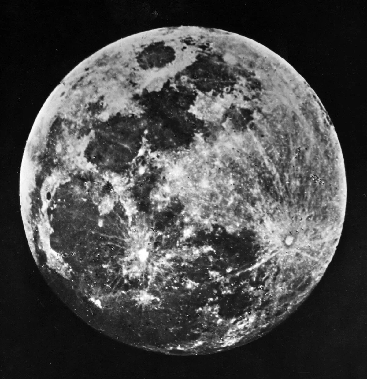 Le lune. Джон Уильям Дрейпер Луна. Первый снимок Луны 1840. Первая фотография Луны Дрейпер. Дрейпер снимок Луны.