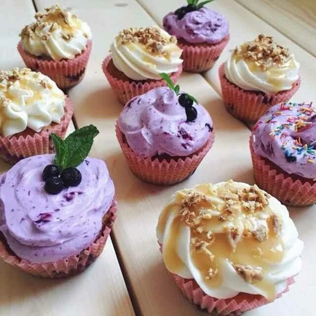 капкейки украшение. украшение капкейков. капкейк с кремом чиз. красивые капкейки. ванильные капкейки.