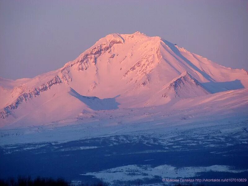 пирамида снофру. пирамиды на камчатке. вулкан камень камчатка. ключевская сопка и вулкан камень. вулкан камень камчатка.