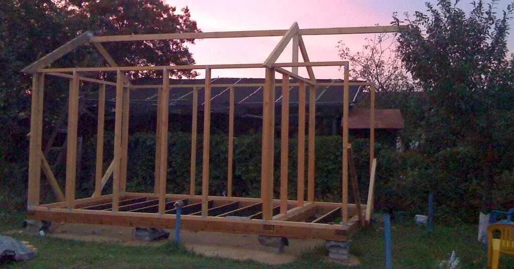 Крыша сарая своими руками. Сарай 3 на 6 с односкатной крышей. Сарай с двухскатной крышей. Каркас сарая. Каркасный сарай из дерева.