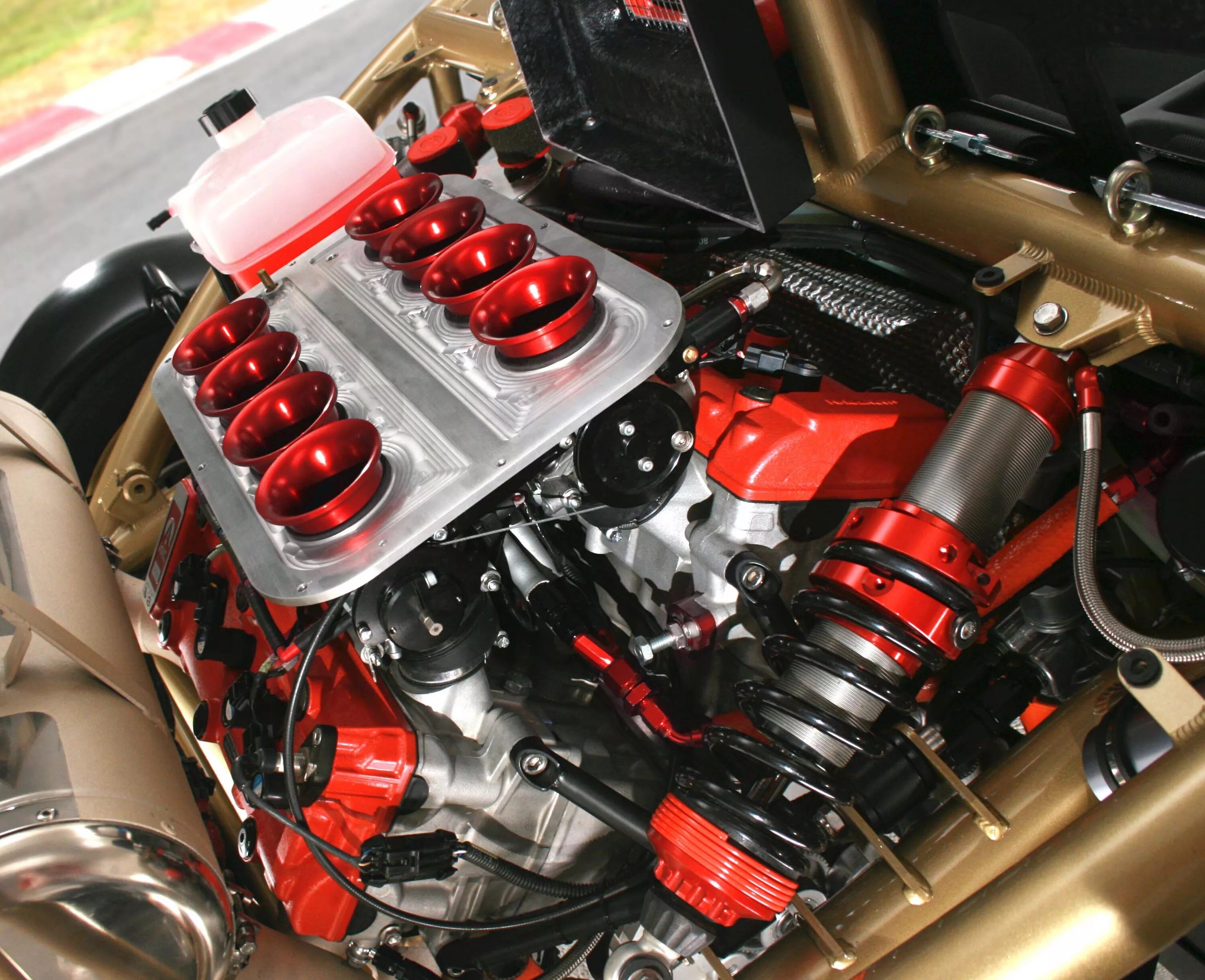 Самые эффективные двигатели. Ariel Atom 500 v8 двигатель. 2011 Ariel Atom v8 500. Ariel Atom v8. Мотор Хаябуса v8.