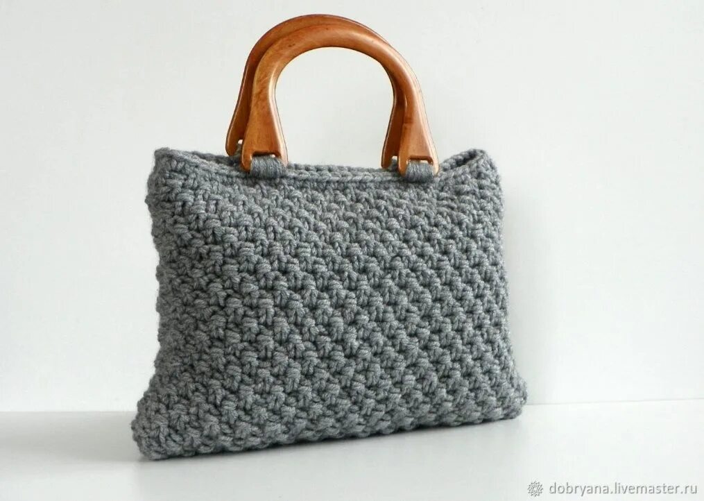 Вязание ручки для сумки. Bolso Crochet сумка. Вязаная сумка с деревянными ручками. Трикотажная сумка с деревянными ручками. Серая вязаная сумка.